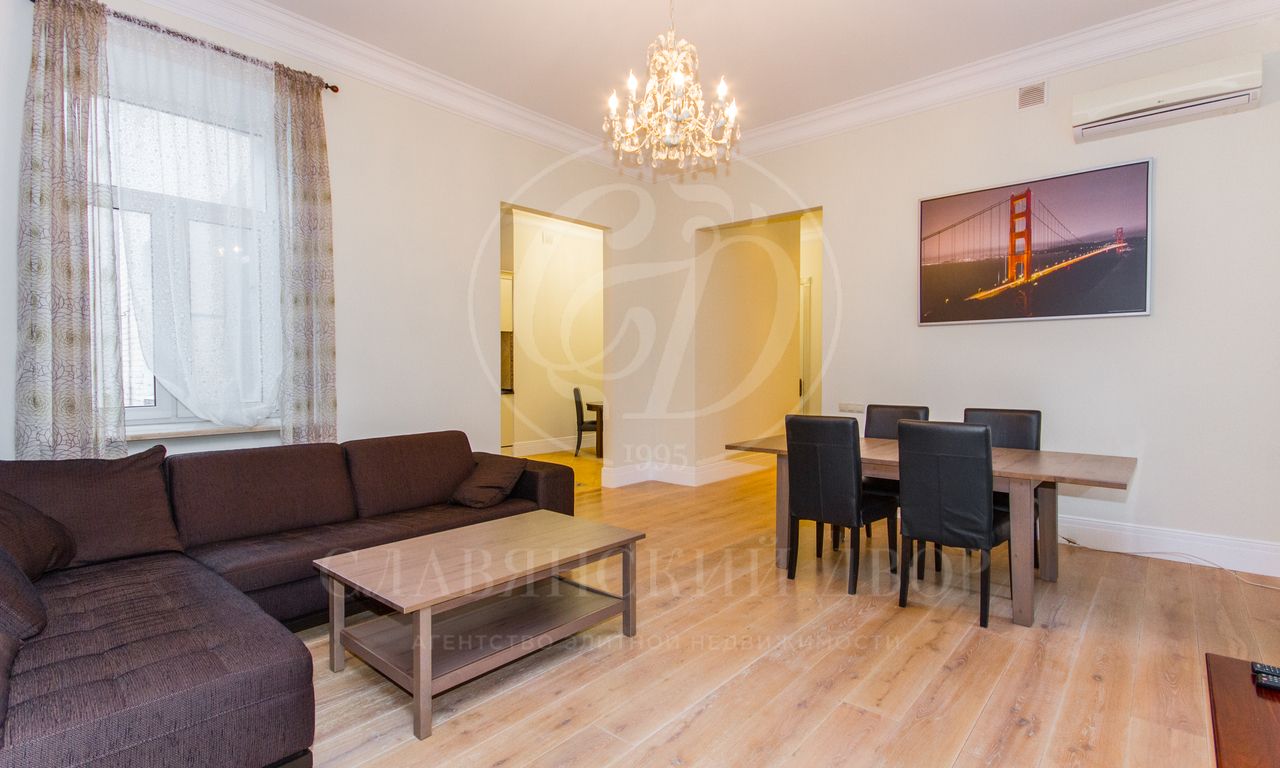 Отличная квартира в дореволюционном особняке в престижном районе Москвы