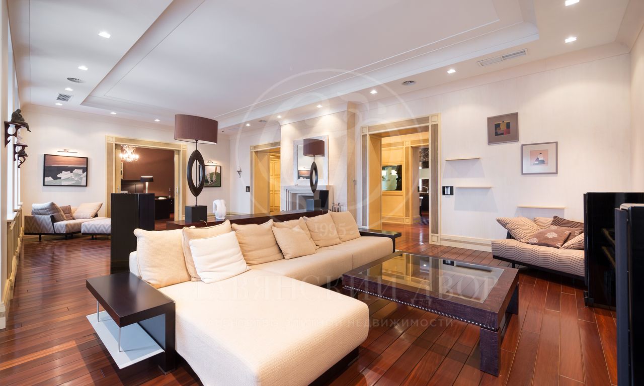 В аренду предлагается превосходная квартира в одном из тихих переулков Золотой Мили!