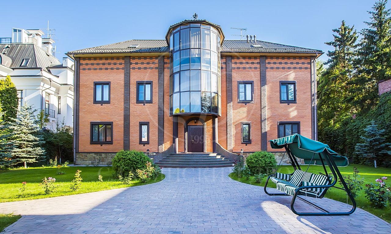 На продажу дом в поселке НПИЗ Барвиха