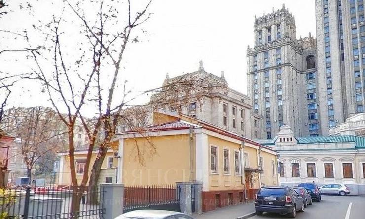 Аренда здания с парковкой в переулках Арбата