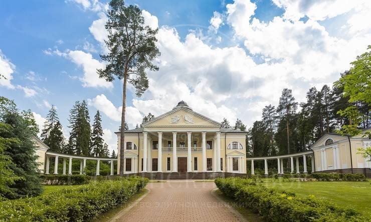 Величественный особняк в Николино