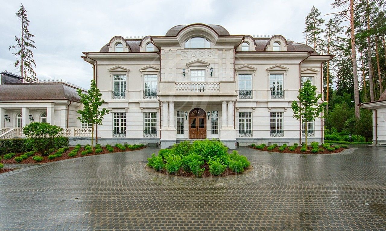 На продажу дом в поселке Сады Майендорф (бывшая территория санатория Барвиха)