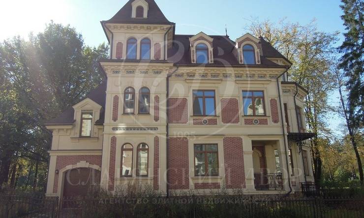 Дом в премиальном поселке Довиль на берегу озера