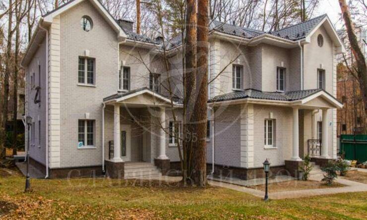 дом в элитном коттеджном поселке Серебряный бор