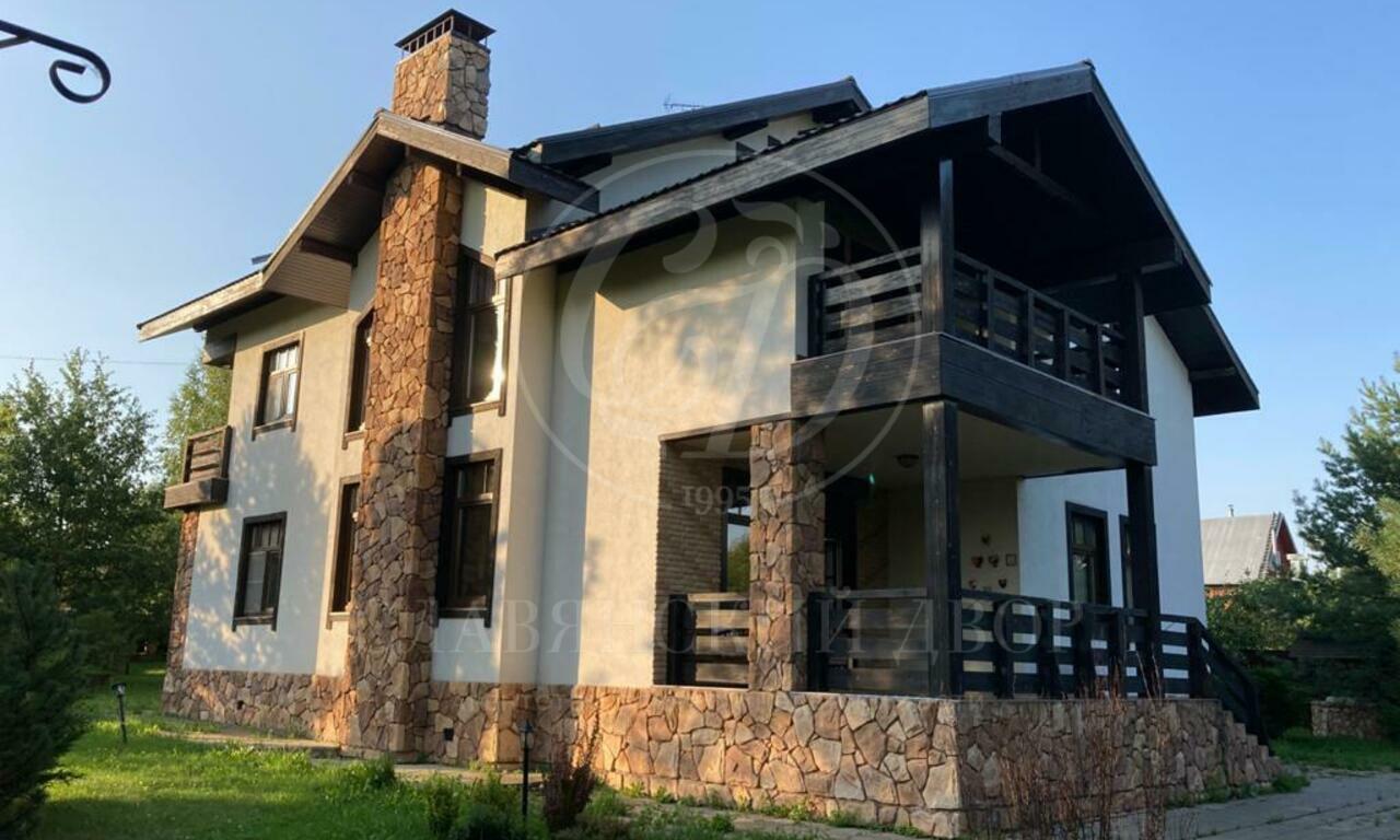 На продажу дом в поселке Лужки