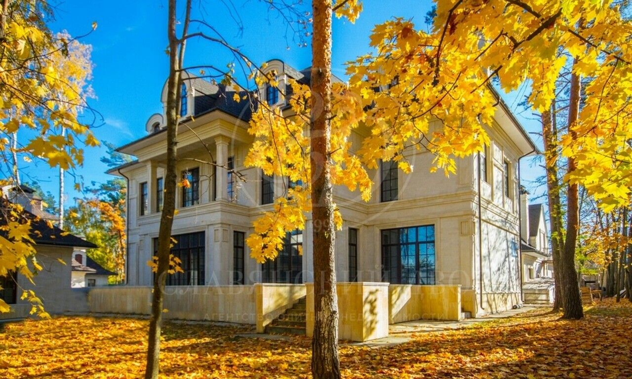 На продажу дом в поселке Жуковка Правая сторона