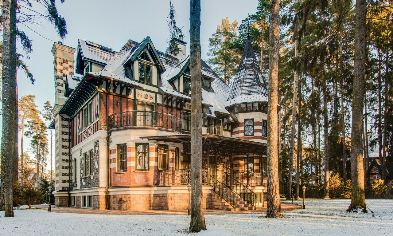 На продажу дом в поселке Довиль