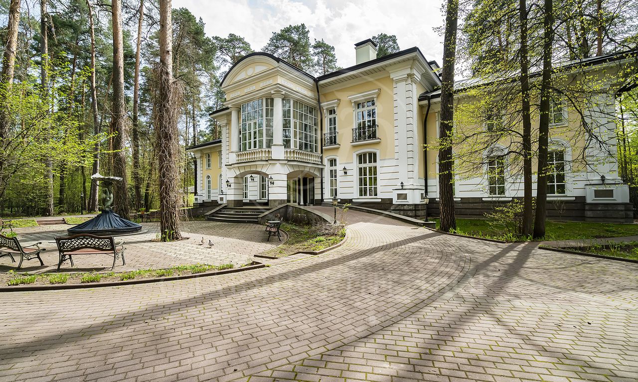 Эксклюзивное предложение в Серебряном Бору! Особняк с бассейном на 70 сот на 1 линии реки!