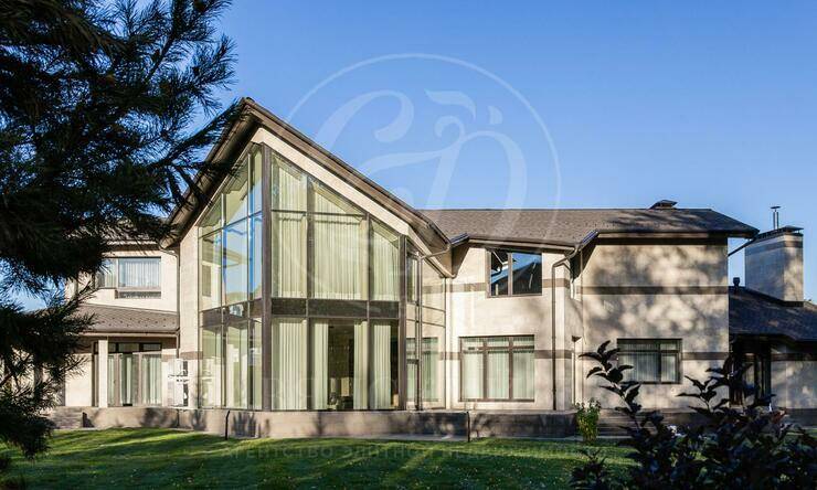 На продажу дом в поселке Риверсайд (Riverside)
