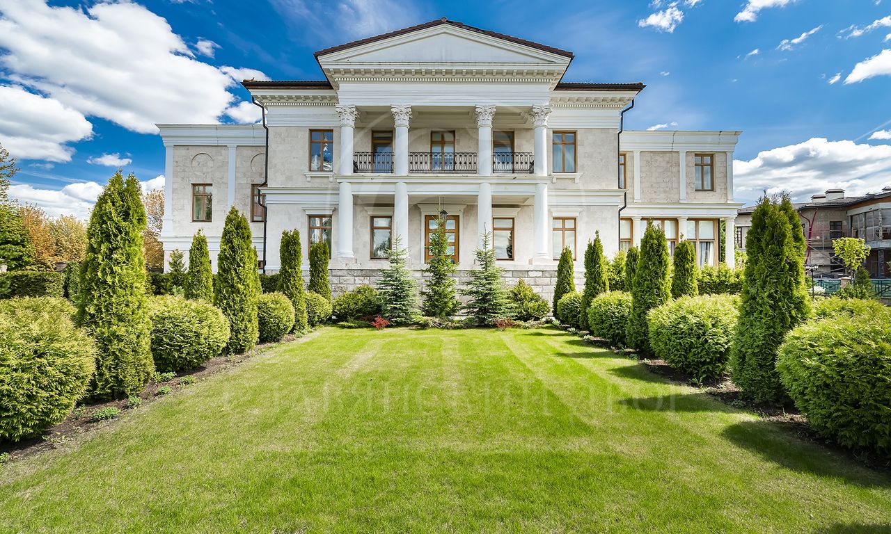 На продажу дом в поселке Монолит