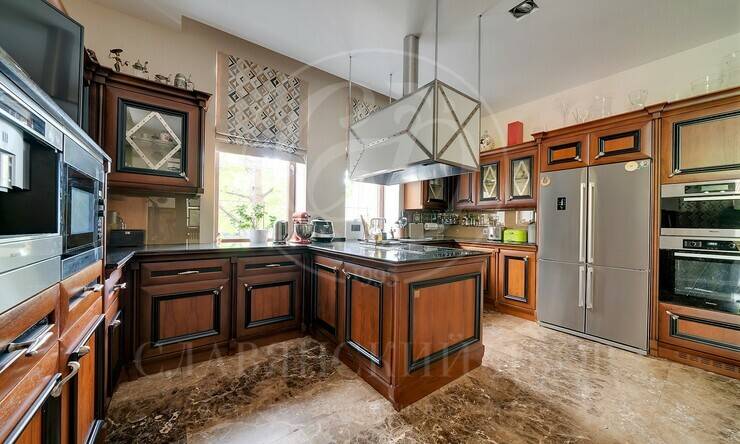 Лот-11092-351547 продажа дома Рублево-Успенское шоссе Архангельское