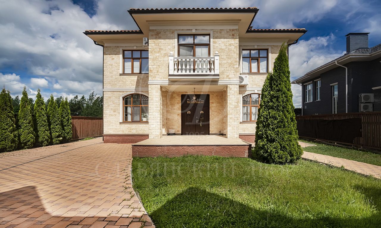 На продажу дом в поселке Маленькая Италия