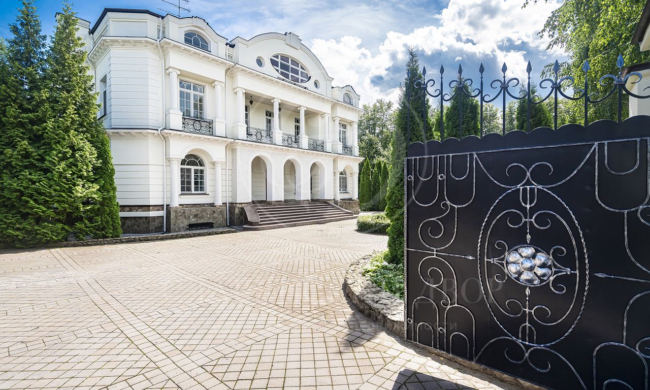 В аренду дом в поселке Усово+
