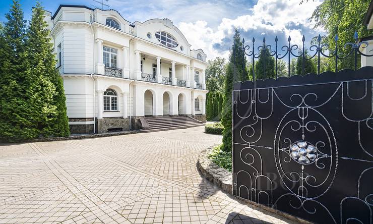 В аренду дом в поселке Усово+