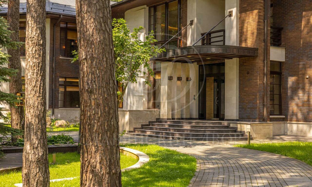 На продажу дом в поселке ФРМУ (КП Фонда развития Международного университета)