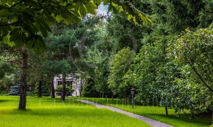 Лот-8356-397766 продажа дома Рублево-Успенское шоссе Жуковка 21 (XXI)