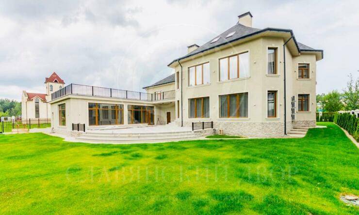 В аренду дом в поселке Шато Соверен (Chateau Souverain)