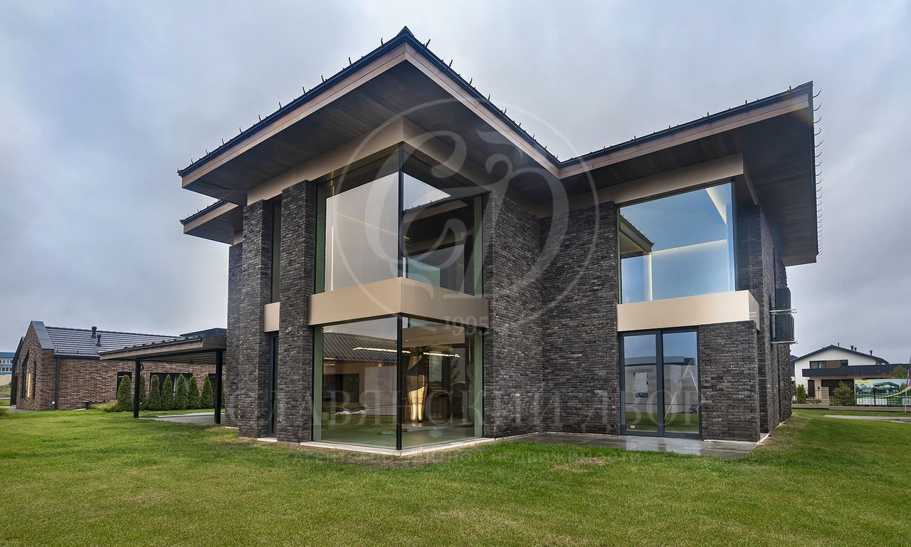 На продажу дом в поселке Павловы Озера