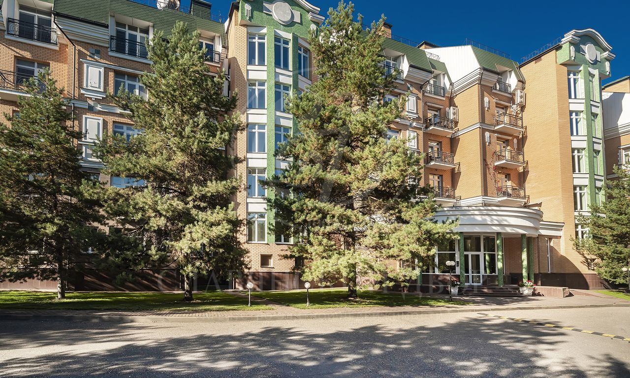 Двухуровневая квартира со своим выходом на участок в Жуковке