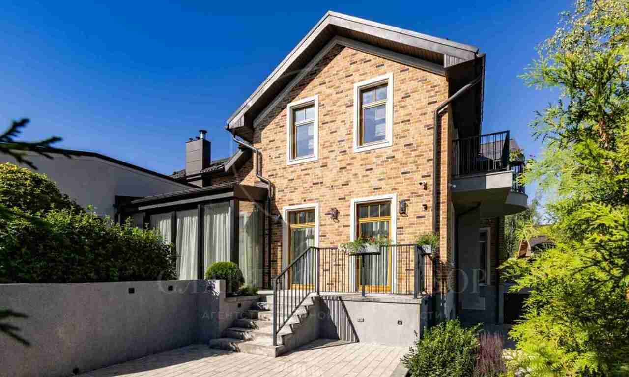 На продажу дом в поселке Усово-8