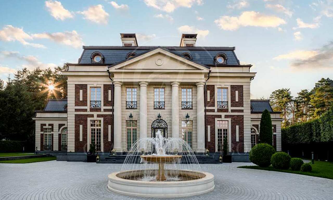 На продажу дом в поселке Бенилюкс