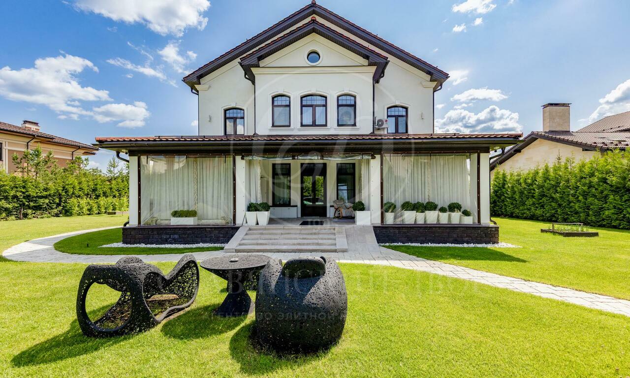 На продажу дом в поселке Монтевиль