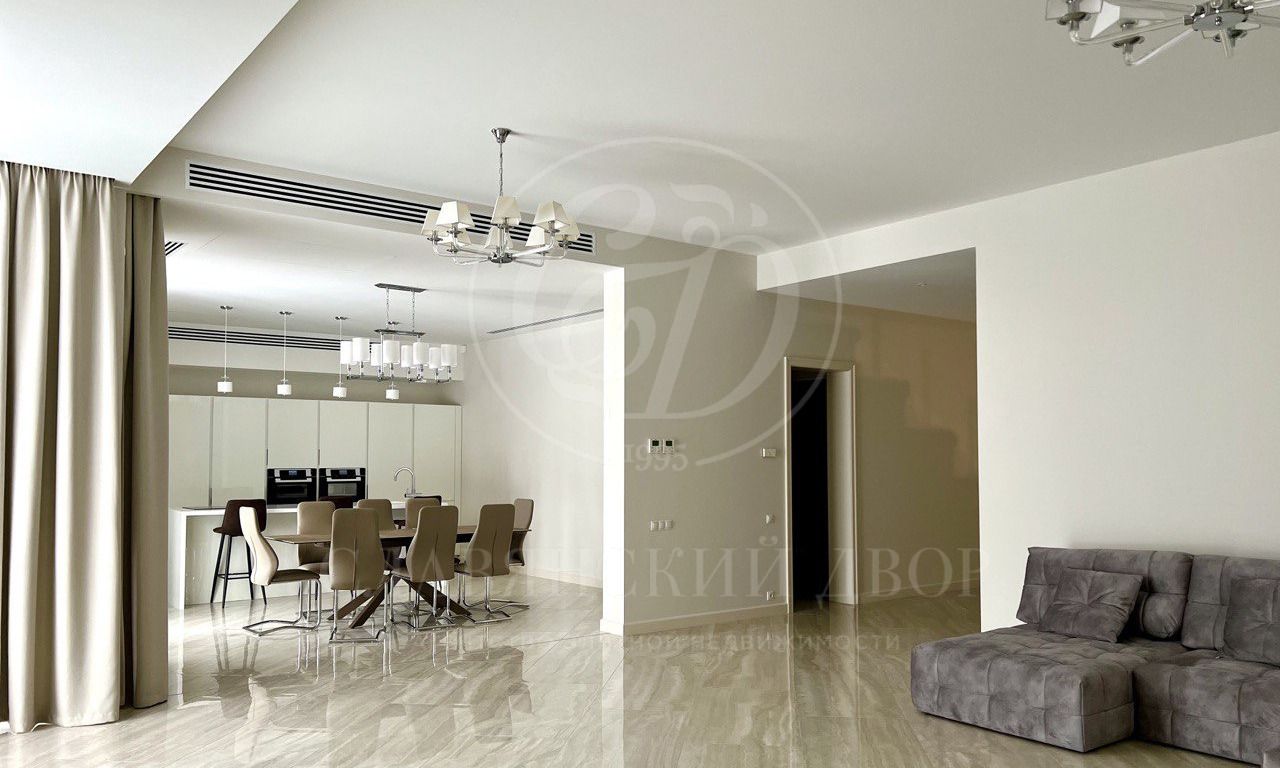 На продажу дом в поселке Резиденция Рублево