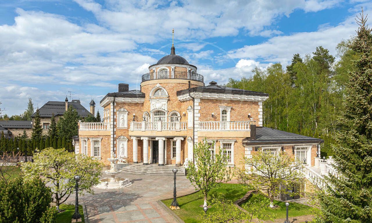 На продажу дом в поселке 3 Охота