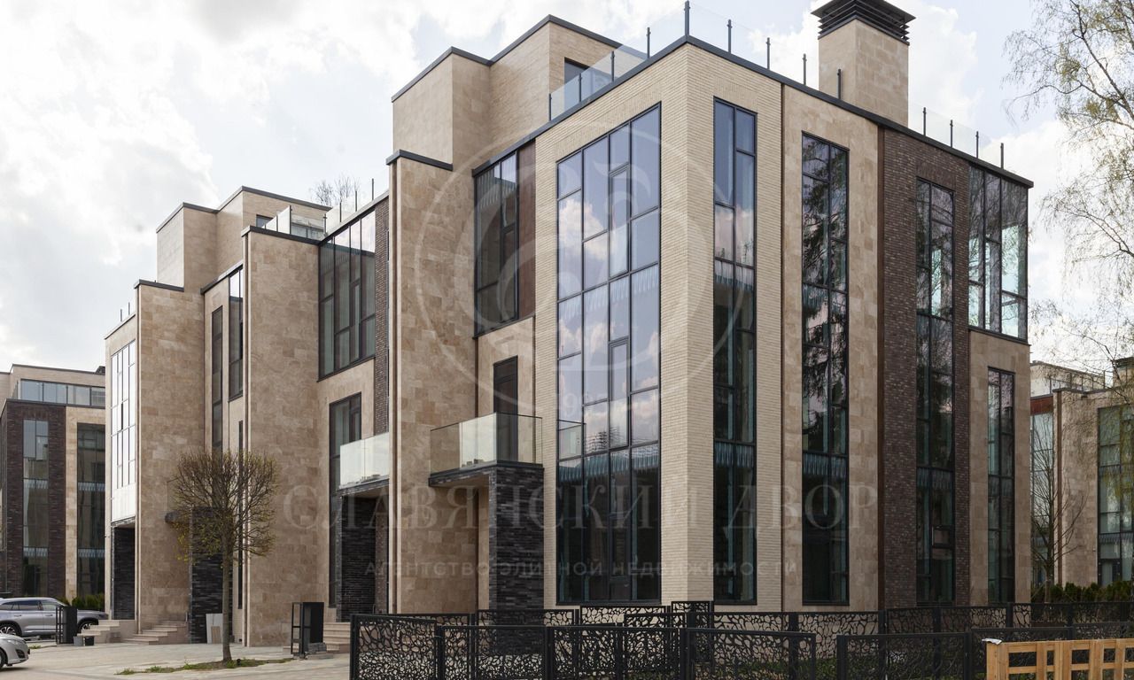 На продажу таунхаус в поселке Парк Фонте