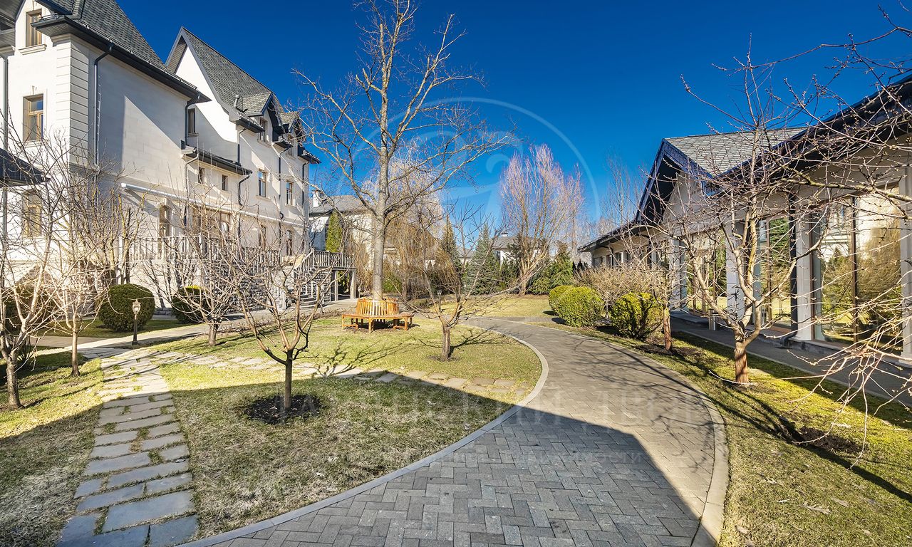 Дом для большой семьи с бассейном!