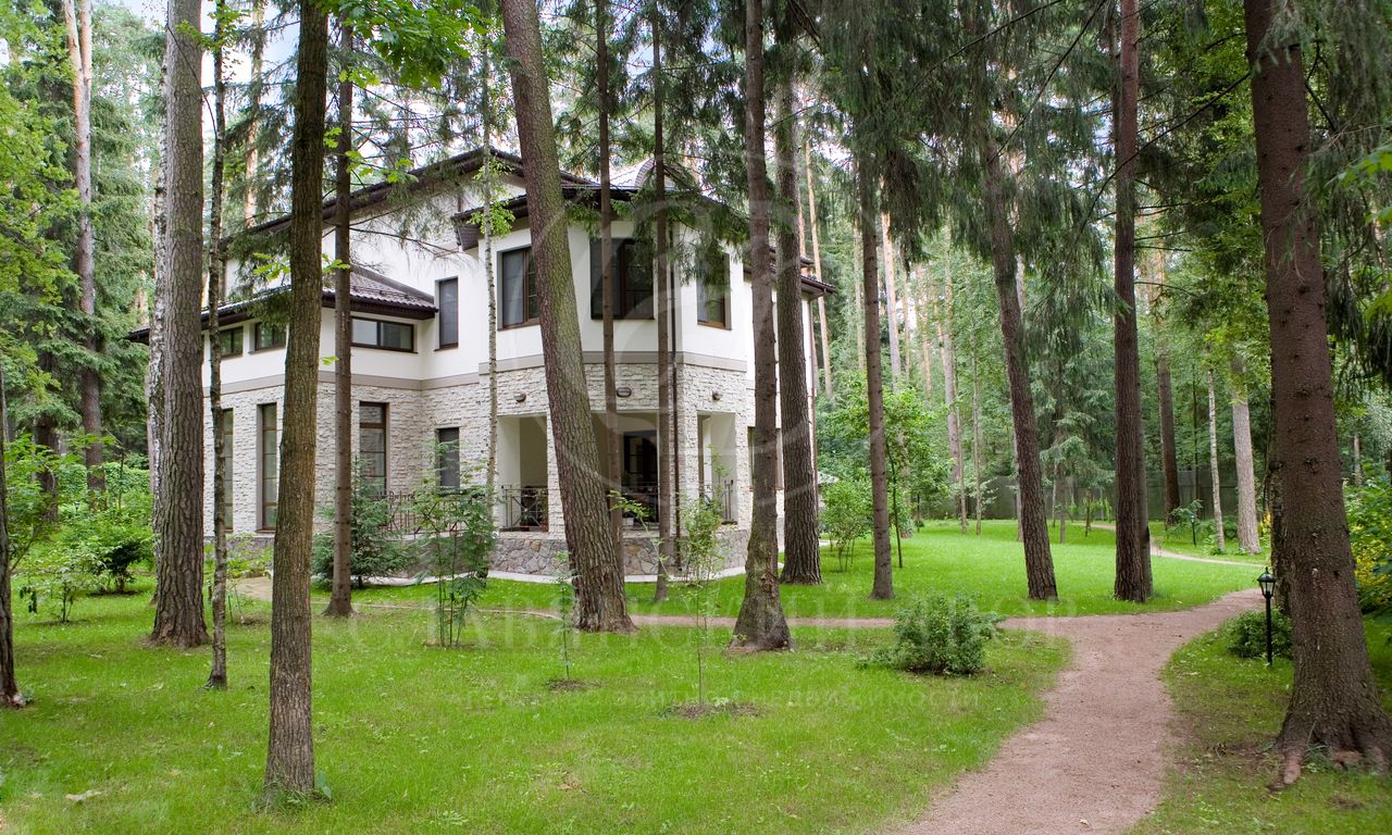 В аренду дом в поселке Сады Майендорф (бывшая территория санатория Барвиха)