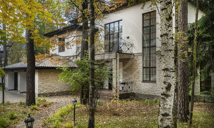 Лот-879-443213 аренда дома Рублево-Успенское шоссе Сады Майендорф (бывшая территория санатория Барвиха)