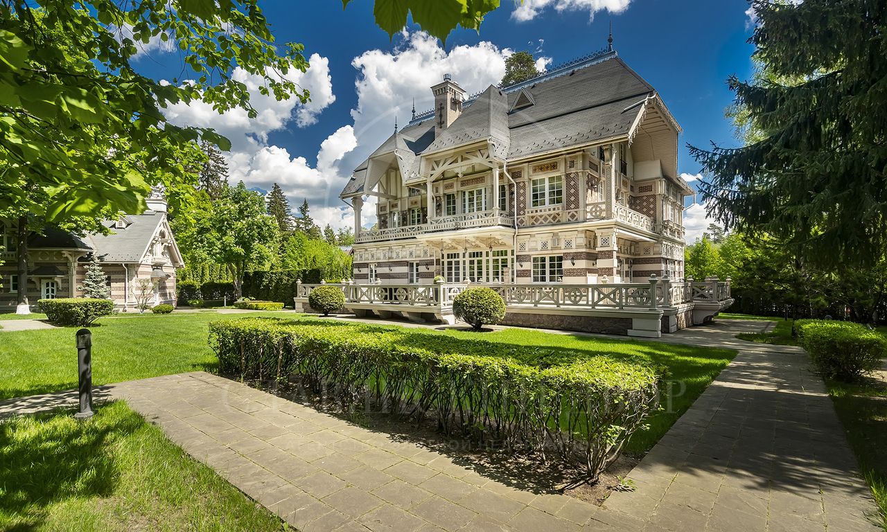 В аренду дом в поселке Довиль