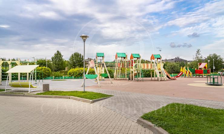 Лот-12434-456533 продажа дома Новорижское шоссе Бенилюкс