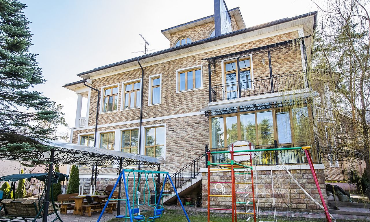 На продажу дом в поселке Барвиха СП